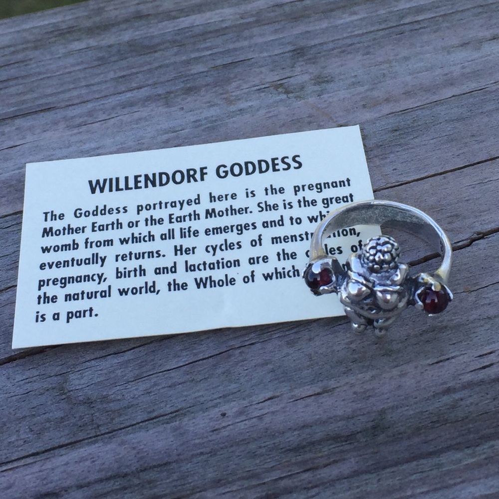 Goddess of Willendorf Ring .925 Sterling Silver w/ 2 genuine Garnet gems USA - Picture 12 of 15